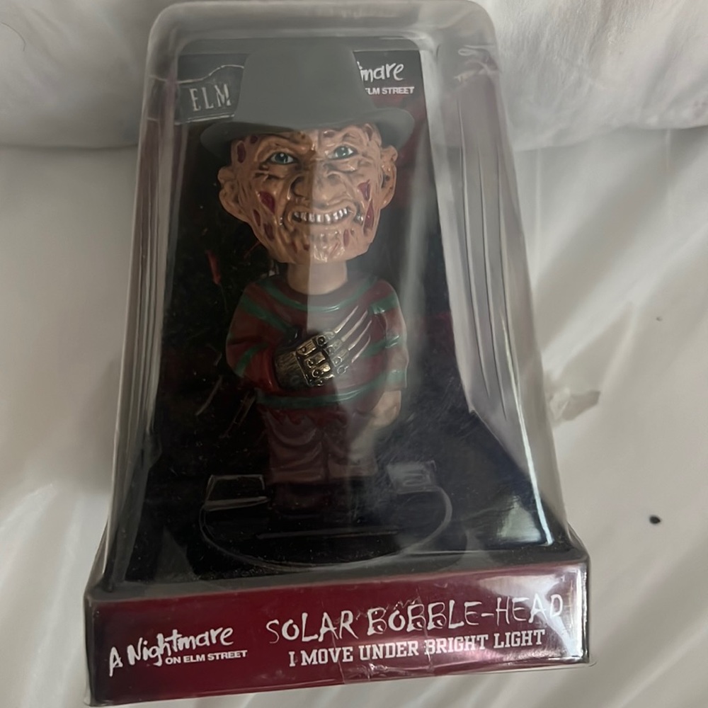 Solar Bobble-Head Freddy